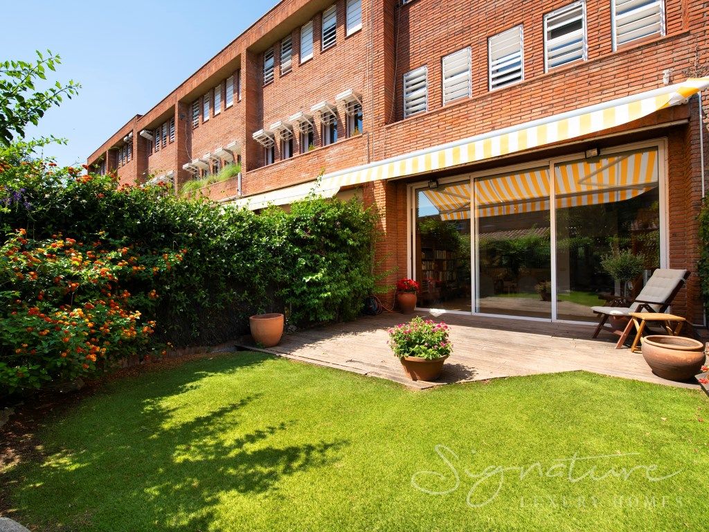 Jardí de Casa adosada en venda en Sant Cugat del Vallès amb Terrassa