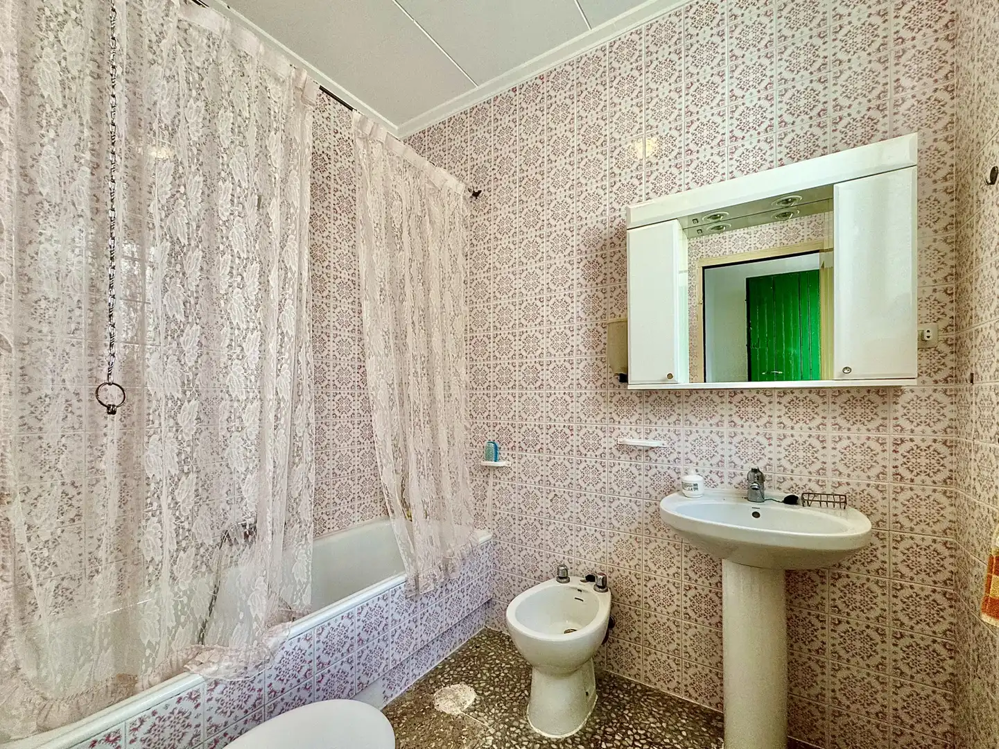 Baño de Casa adosada en venta en Pozorrubielos de la Mancha con Calefacción, Trastero y Amueblado
