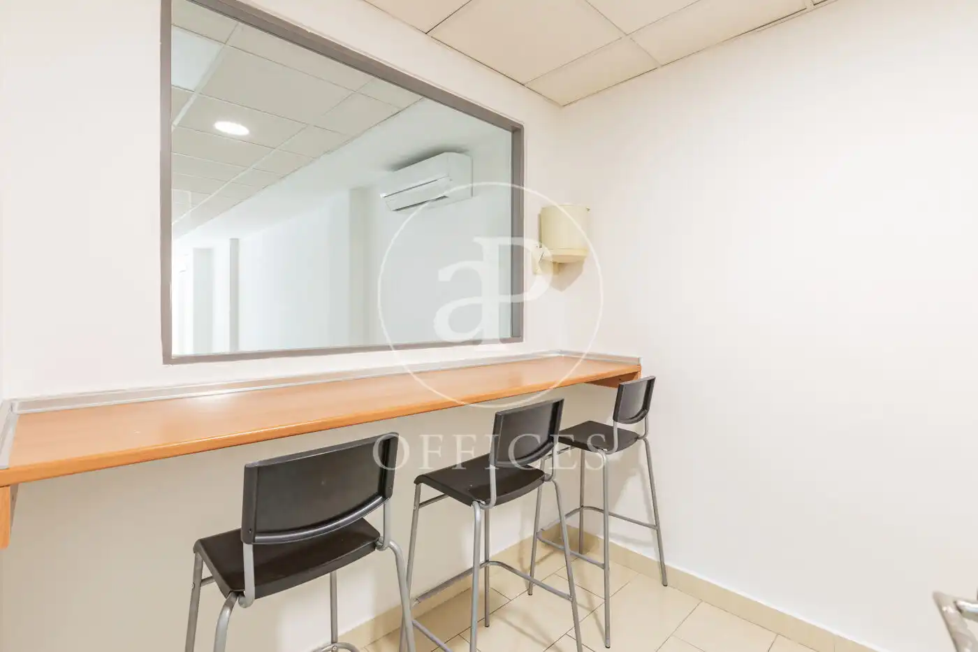 Office for rent in Madrid  with Air Conditioner