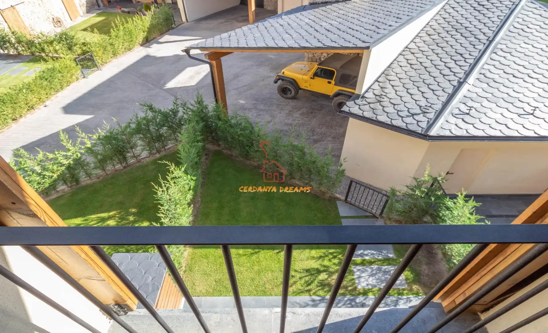 Terrassa de Casa adosada en venda en Fontanals de Cerdanya amb Calefacció, Jardí privat i Parquet