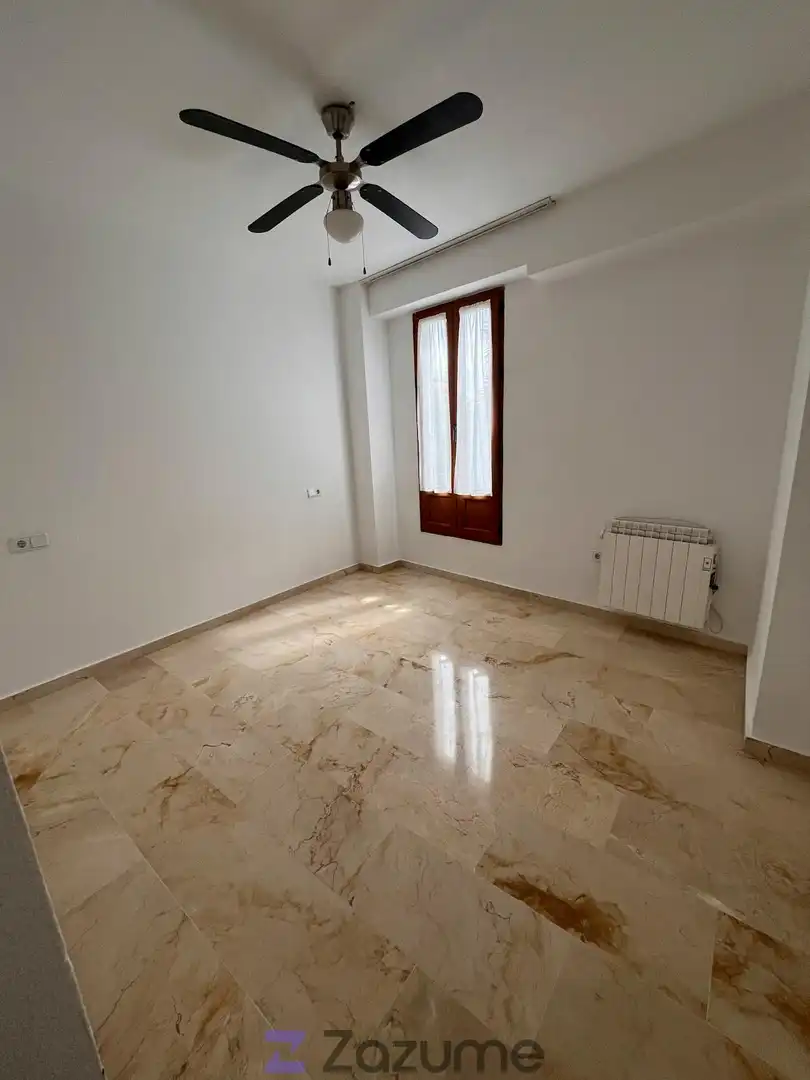 Bedroom of Flat for rent in Granada  with Air Conditioner, Heating and Washing machine