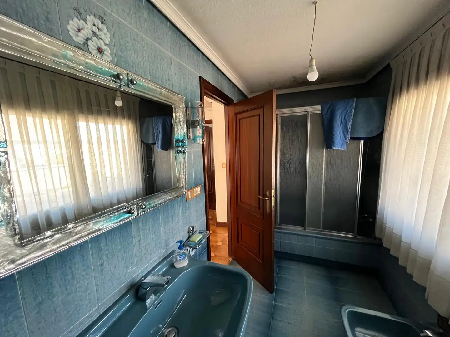 Bany de Casa o xalet en venda en Vigo  amb Calefacció, Jardí privat i Parquet