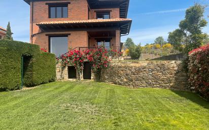 Jardí de Casa o xalet en venda en San Andrés del Rabanedo amb Calefacció, Jardí privat i Terrassa
