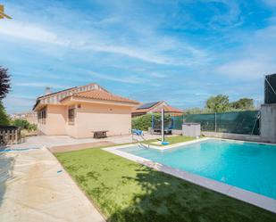 Swimming pool of House or chalet for sale in Villamantilla  with Air Conditioner, Heating and Private garden