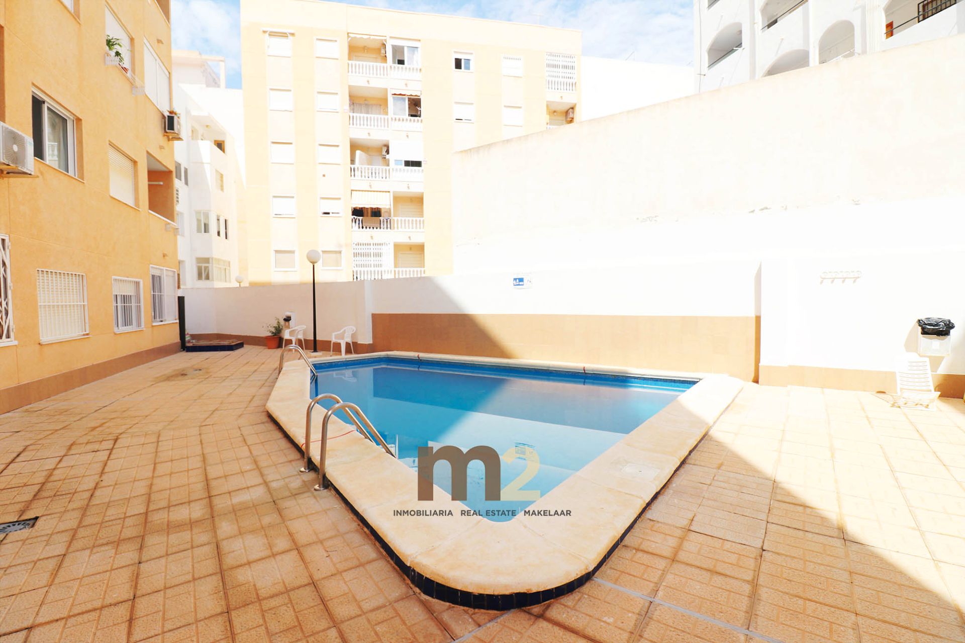 Piscina de Apartament en venda en Torrevieja amb Calefacció, Terrassa i Moblat