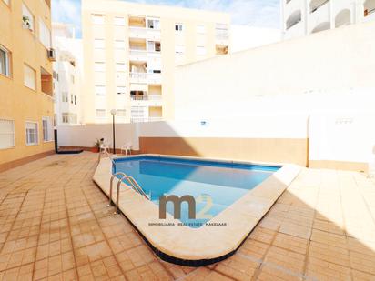Piscina de Apartament en venda en Torrevieja amb Calefacció, Terrassa i Moblat
