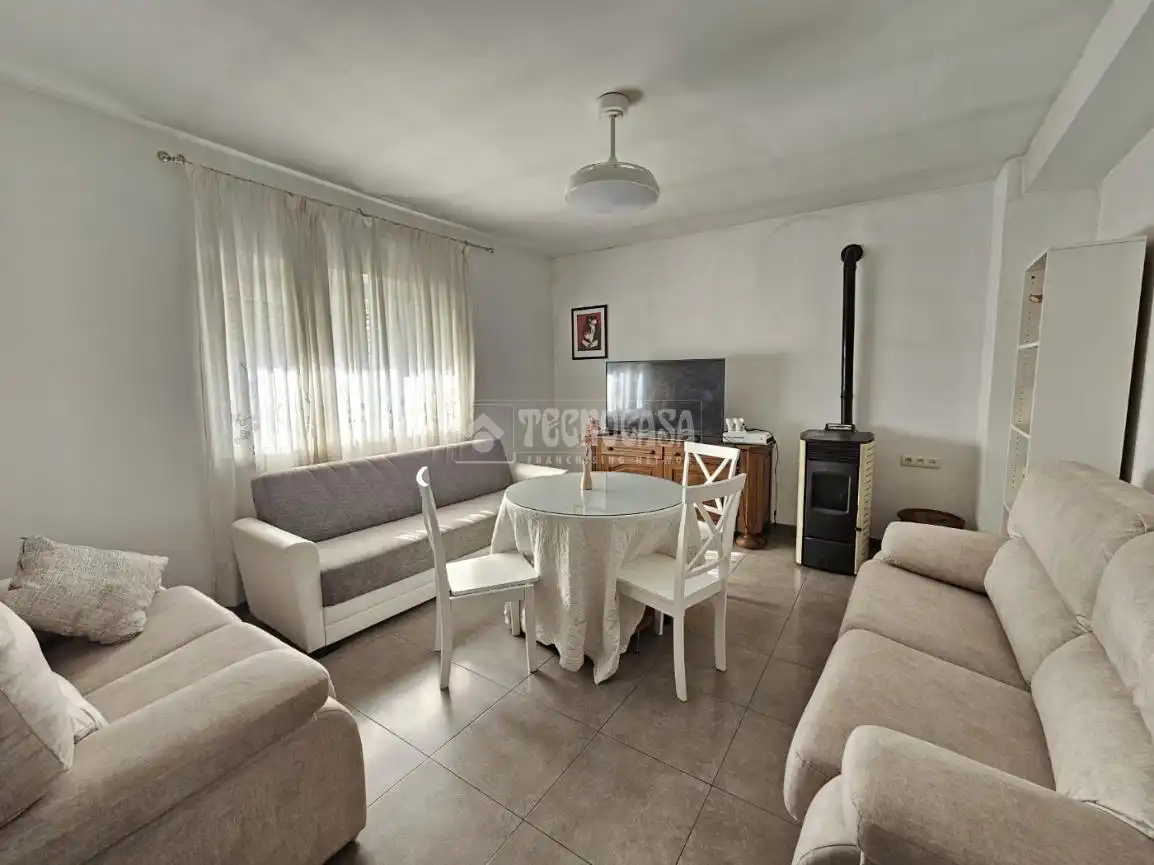 Sala d'estar de Casa o xalet en venda en Vegas del Genil amb Aire condicionat, Calefacció i Terrassa