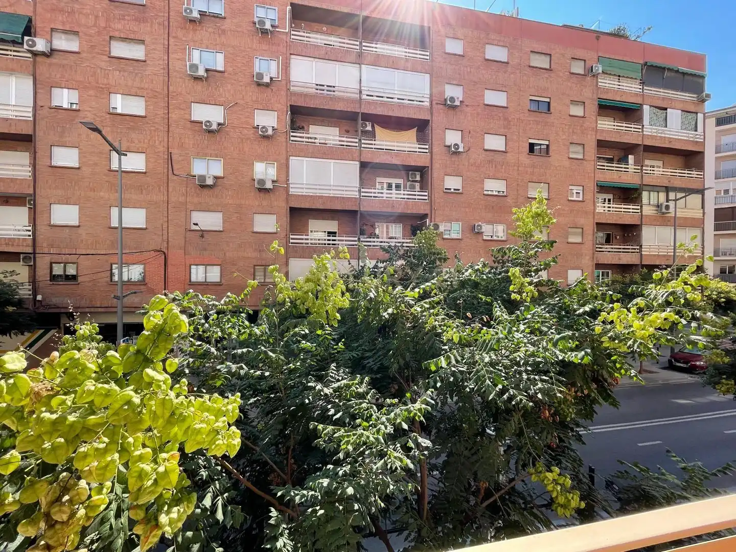 Vista exterior de Piso de alquiler en Granada con Lavadora, Microondas y TV