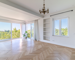 Sala d'estar de Apartament de lloguer en  Madrid Capital amb Aire condicionat i Terrassa