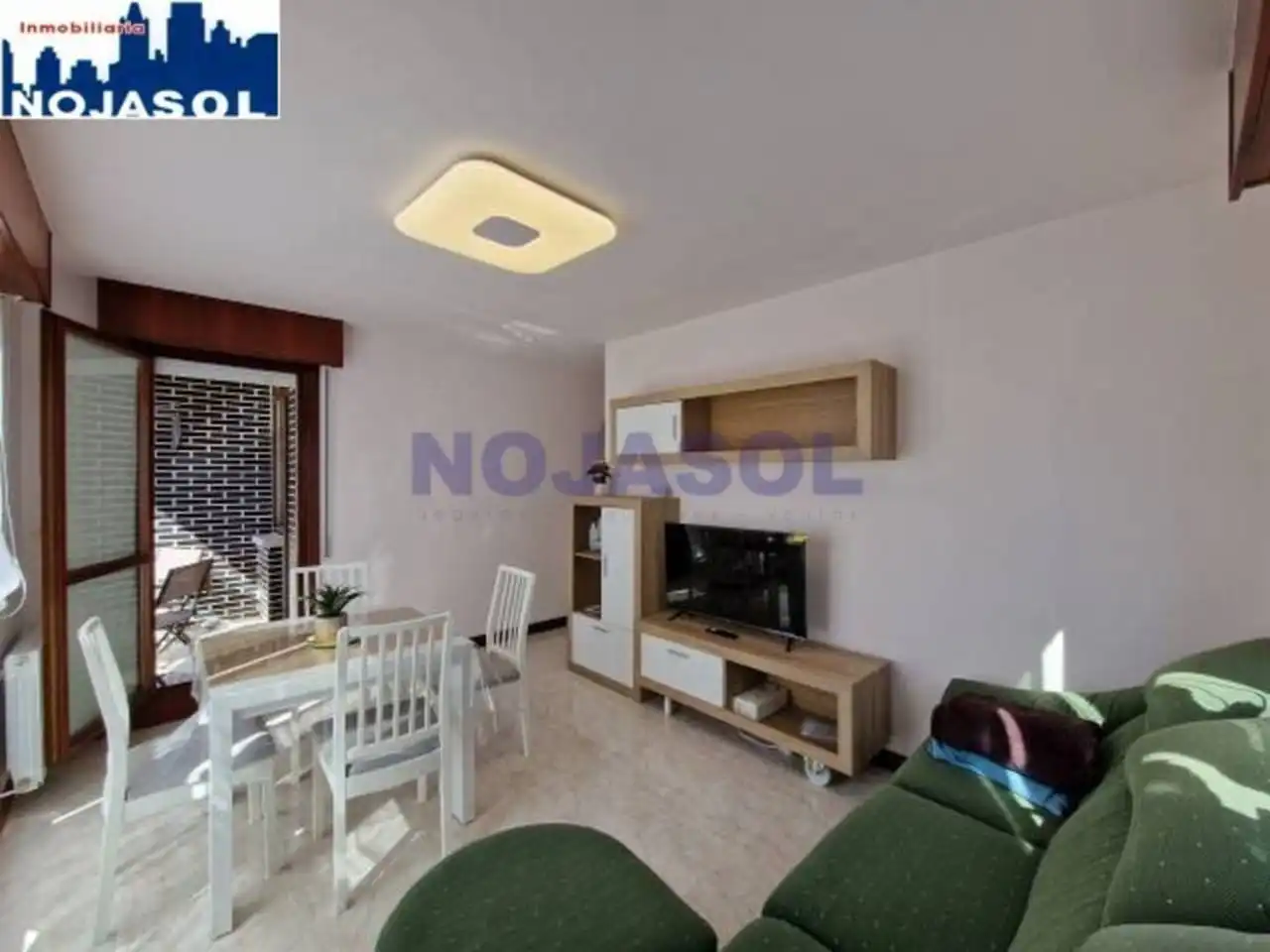 Flat with terrace to rent in Avenida Santos Mártires 6, imagen 3