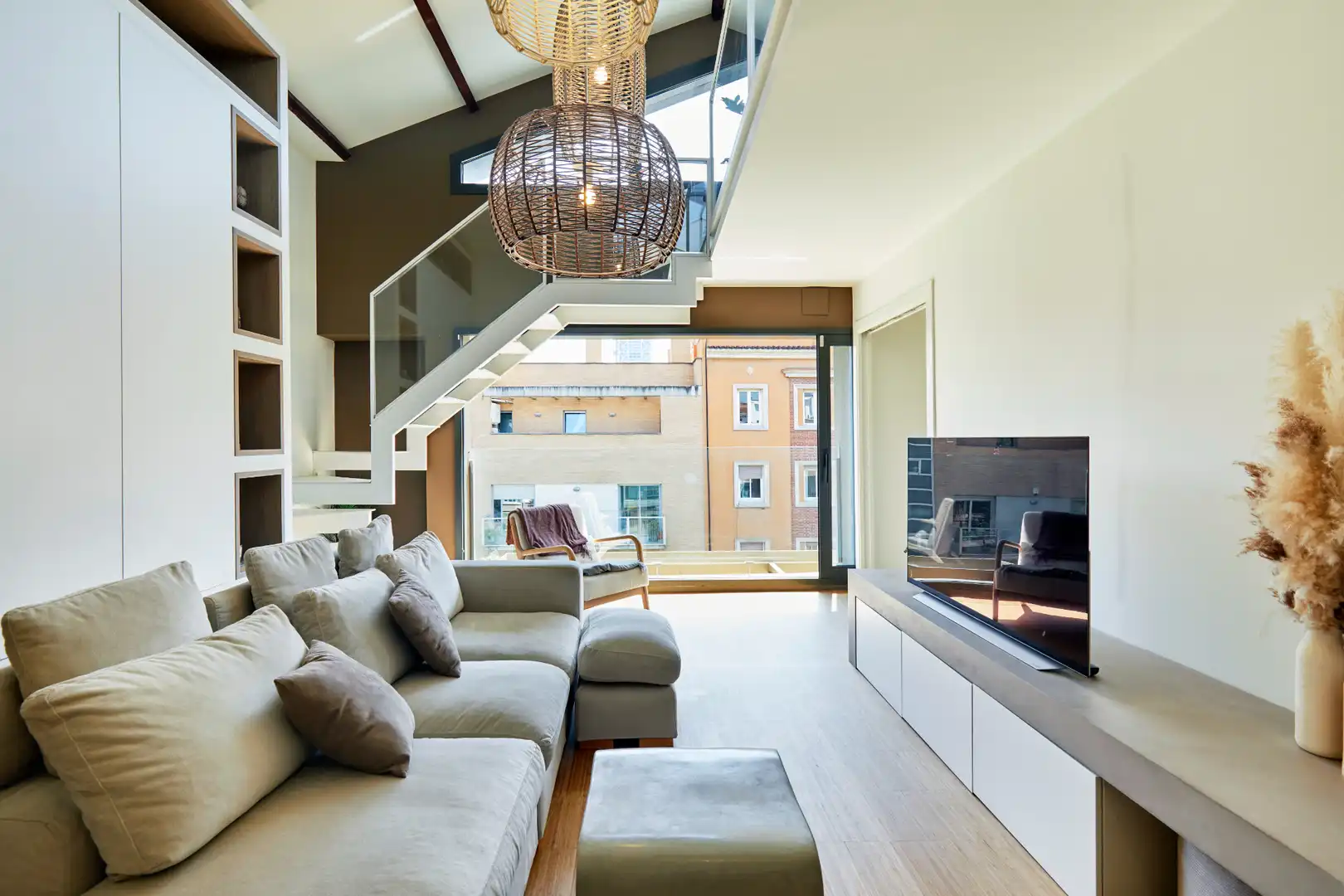 Sala de estar de Dúplex en venta en Barcelona con Aire acondicionado, Calefacción y Parquet