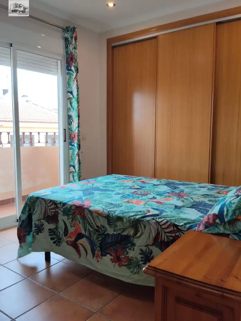 Schlafzimmer von Dachboden zum Verkauf in La Pobla de Vallbona mit Klimaanlage, Terrasse und Balkon