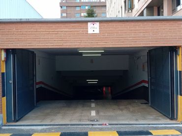 Individual con ascensor en venta en Avenida de Pío XII 30