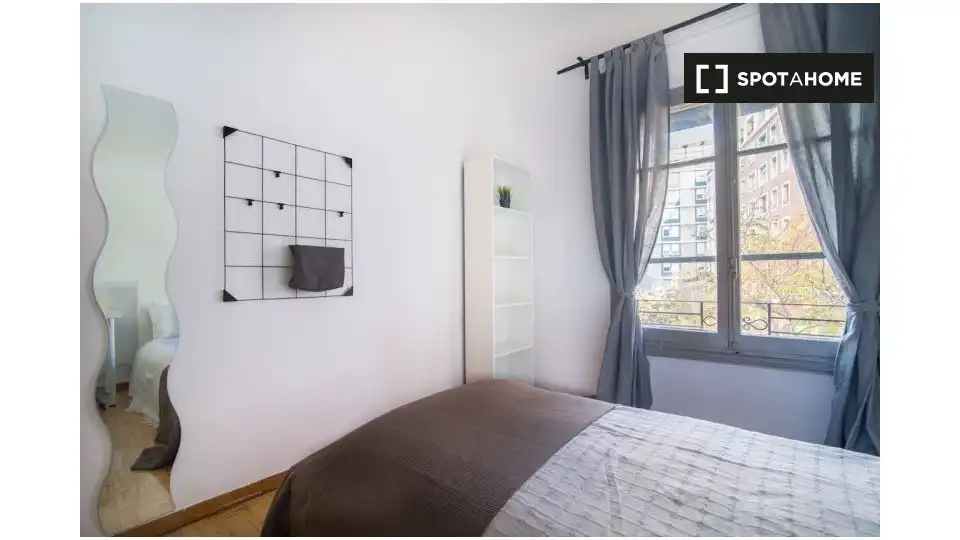 Bedroom of Flat for share in Madrid  with Air Conditioner, Heating and Furnished