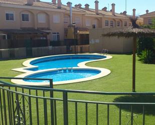 Piscina de Casa adosada en venda en Elche / Elx amb Aire condicionat, Terrassa i Traster