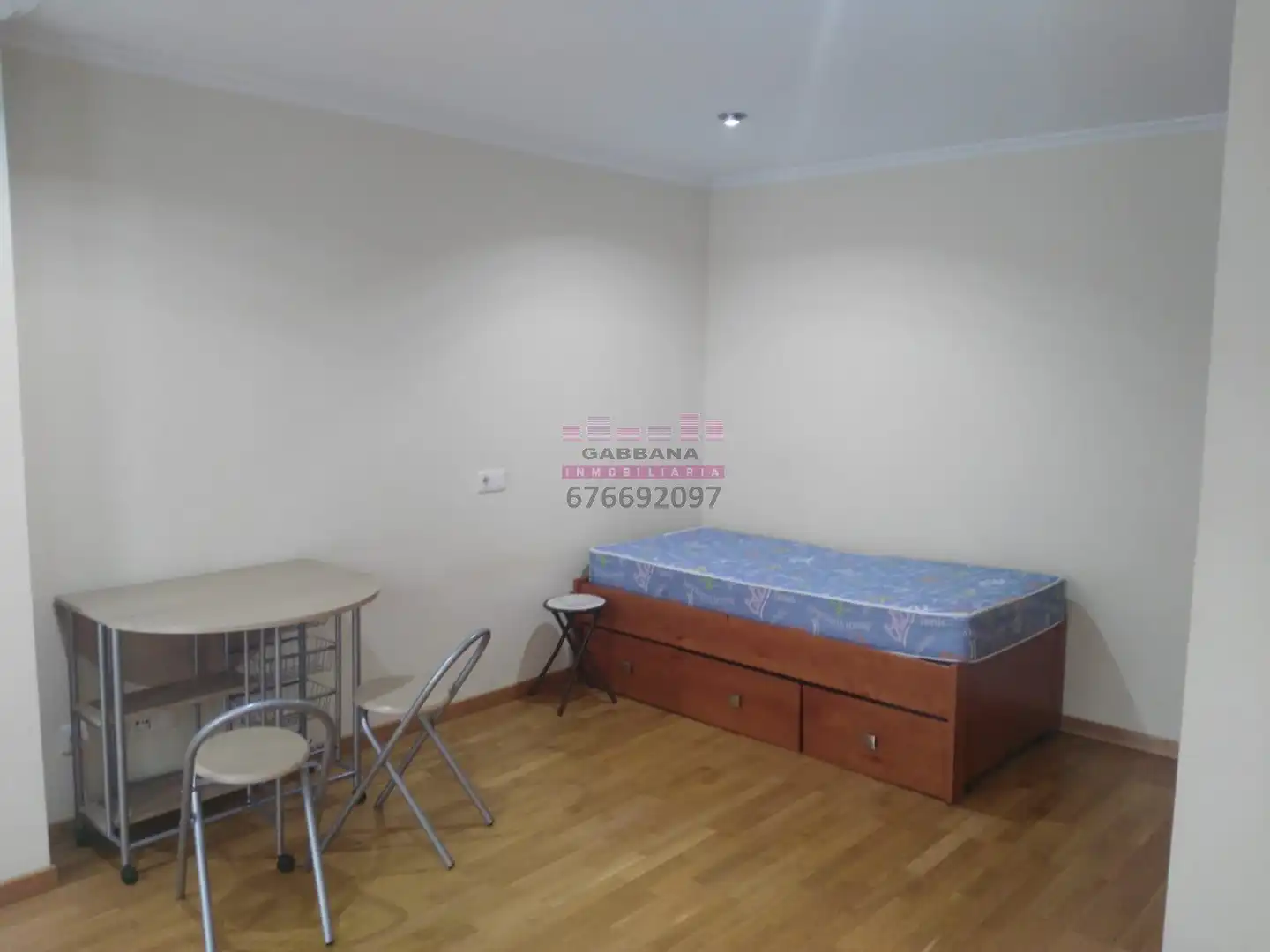 Habitación de Estudio de alquiler en Vigo  con Calefacción, Parquet y Lavadora