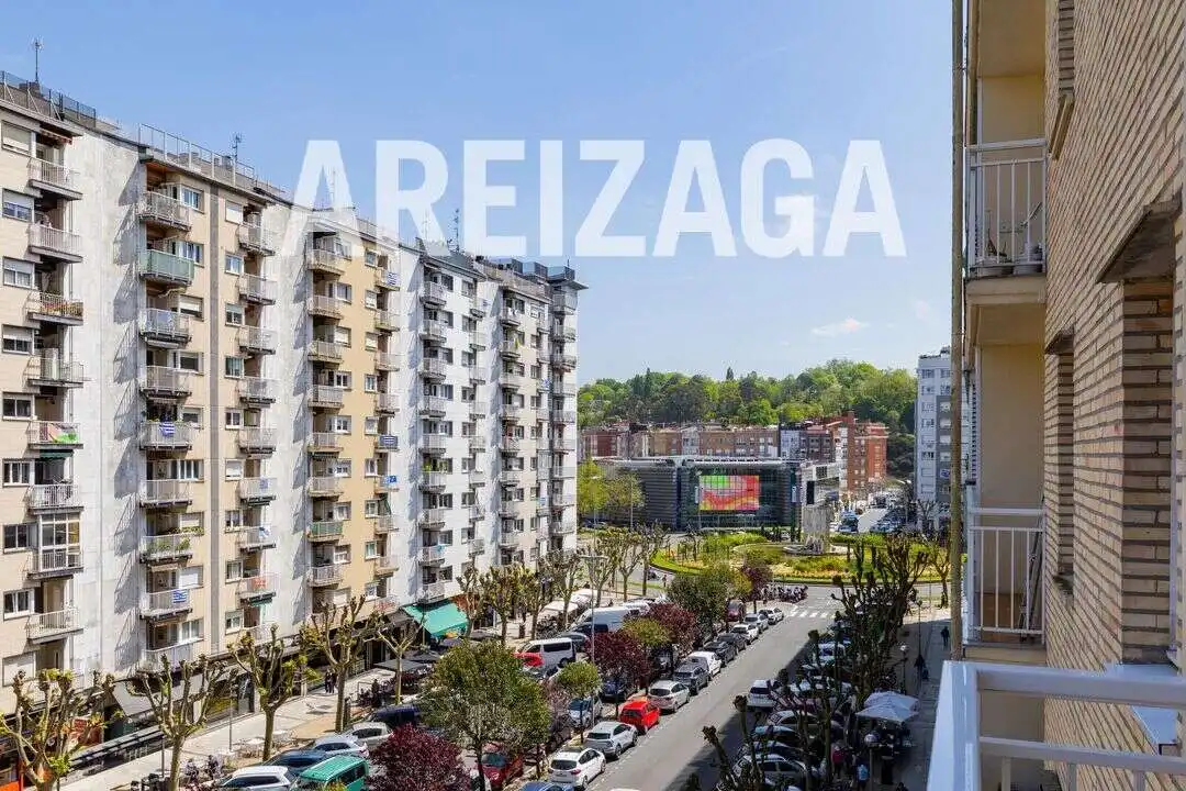 Außenansicht von Wohnung zum Verkauf in Donostia - San Sebastián  mit Heizung und Balkon