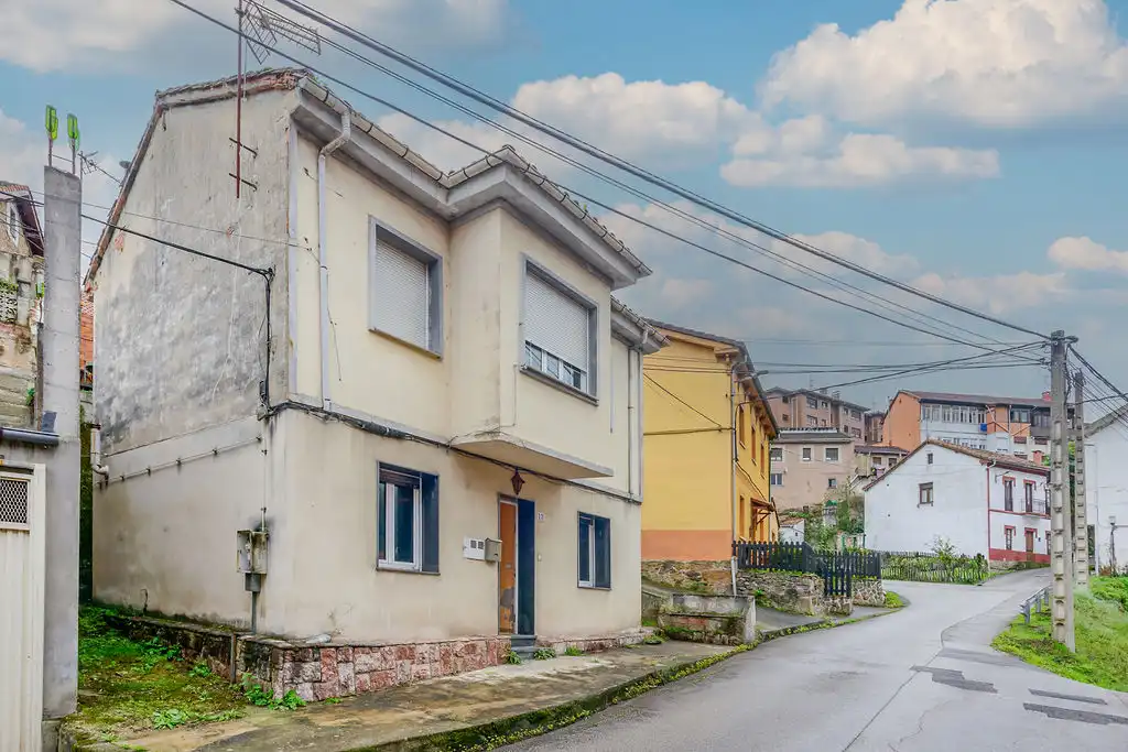 Piso en venta en C/ La Provia, Aller
