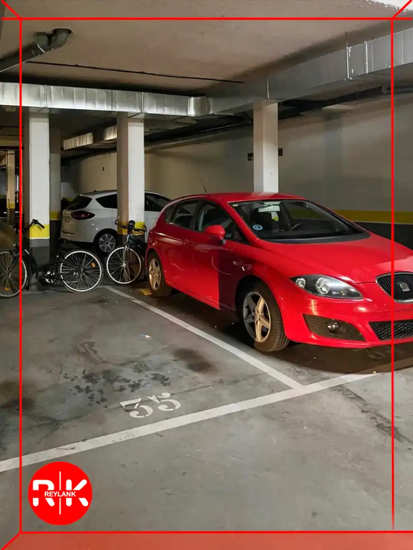 Parking de Piso en venta en Madrid con Aire acondicionado, Calefacción y Trastero