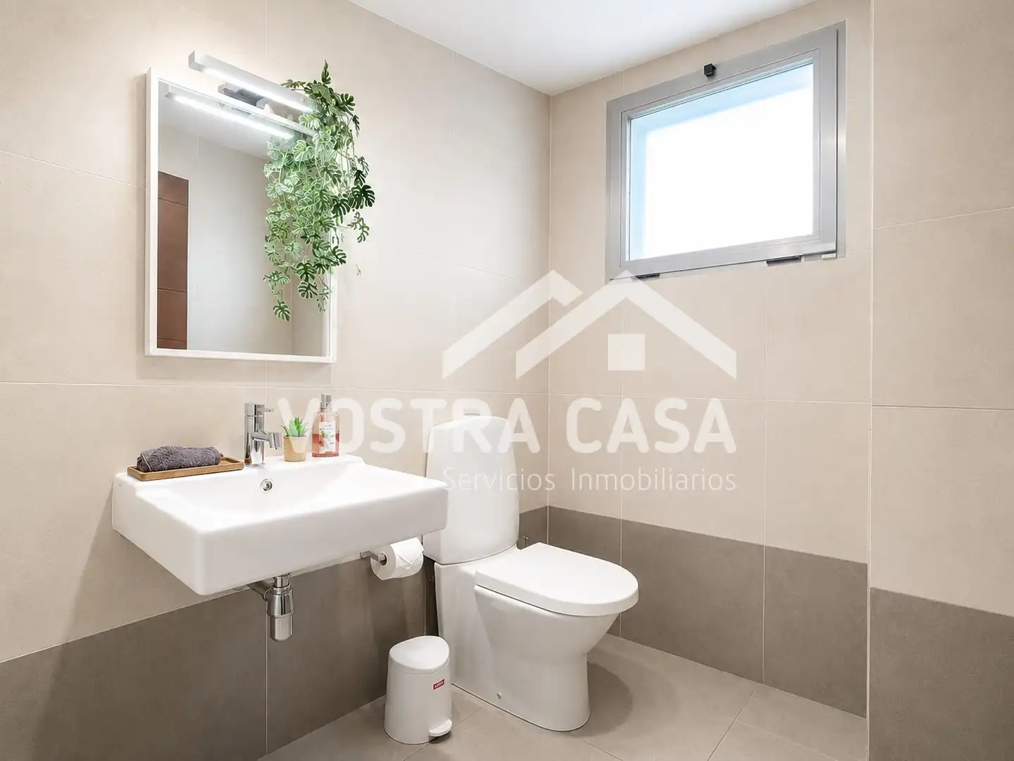 Bany de Casa o xalet de lloguer en Chiva amb Aire condicionat i Piscina