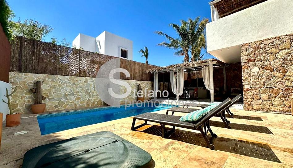 Foto 1 de Casa adosada de alquiler en Rodalquilar - La Isleta, Almería