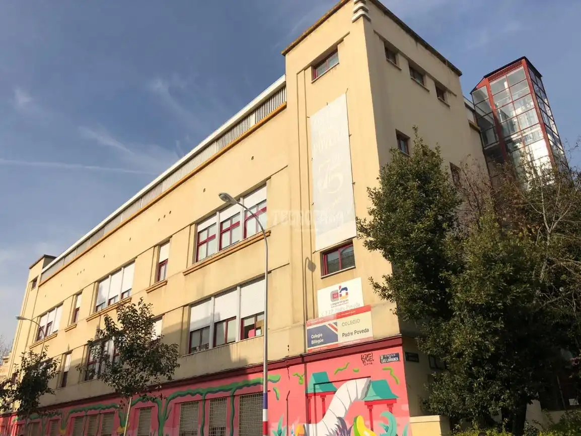 Vista exterior de Piso en venta en Madrid con Calefacción