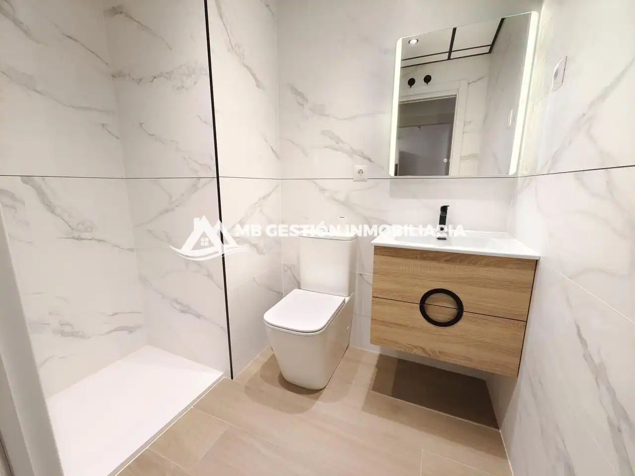 Baño de Planta baja en venta en Getafe con Aire acondicionado y Calefacción