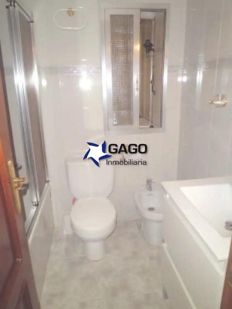 Bathroom of Flat for sale in Córdoba  with Air Conditioner, Heating and Terrace
