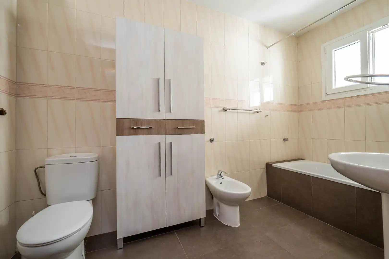 Bathroom of Flat for sale in Granada  with Heating and Terrace