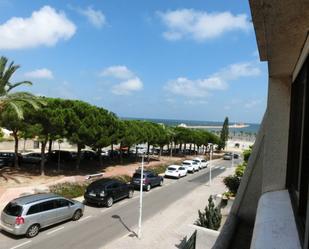 Vista exterior de Casa adosada en venda en Sant Carles de la Ràpita amb Calefacció, Jardí privat i Terrassa