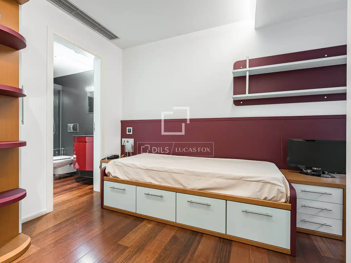 Dormitori de Casa o xalet en venda en Barcelona amb Aire condicionat, Calefacció i Terrassa