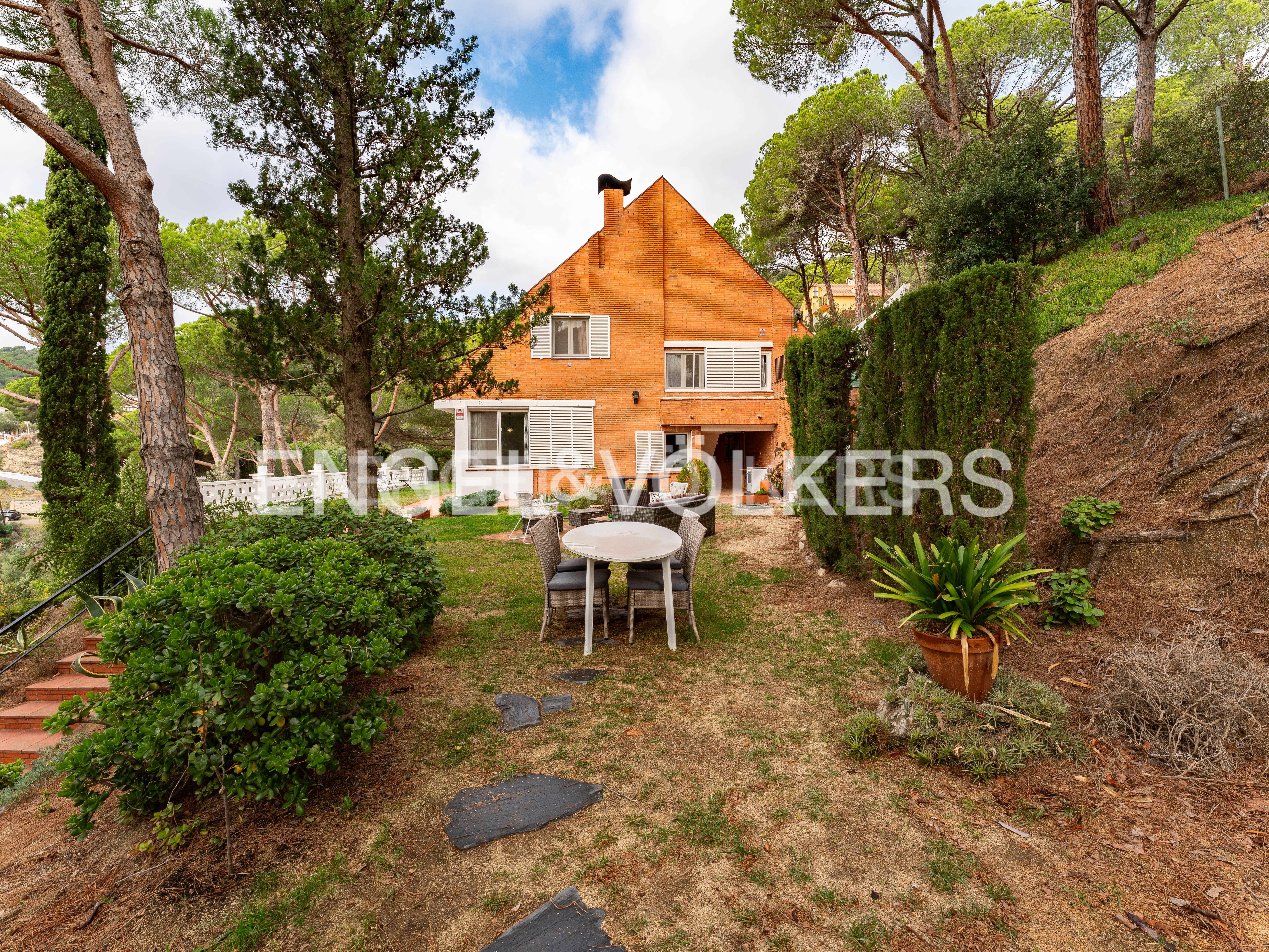 Vista exterior de Casa o xalet en venda en Arenys de Munt amb Aire condicionat, Calefacció i Jardí privat