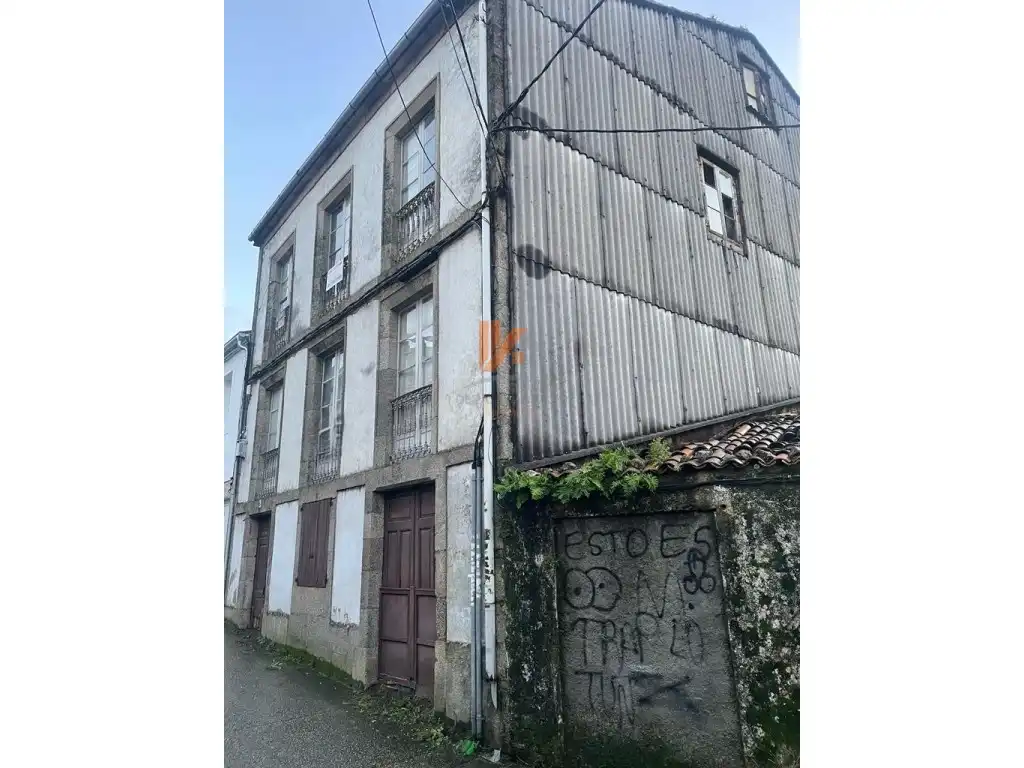 Exterior view of Buildings for sale in Santiago de Compostela 