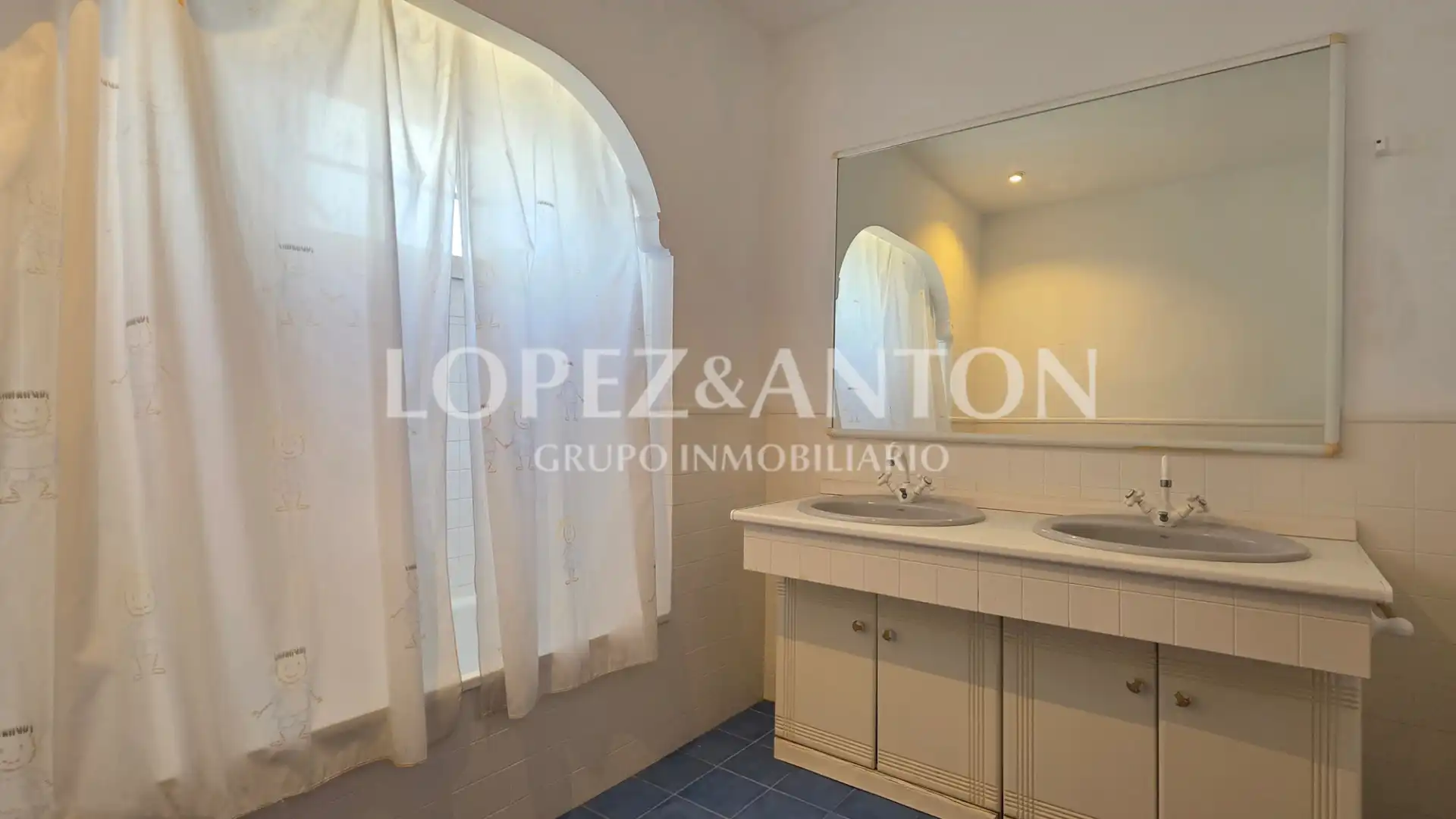 Baño de Casa o chalet en venta en L'Eliana con Calefacción, Jardín privado y Parquet