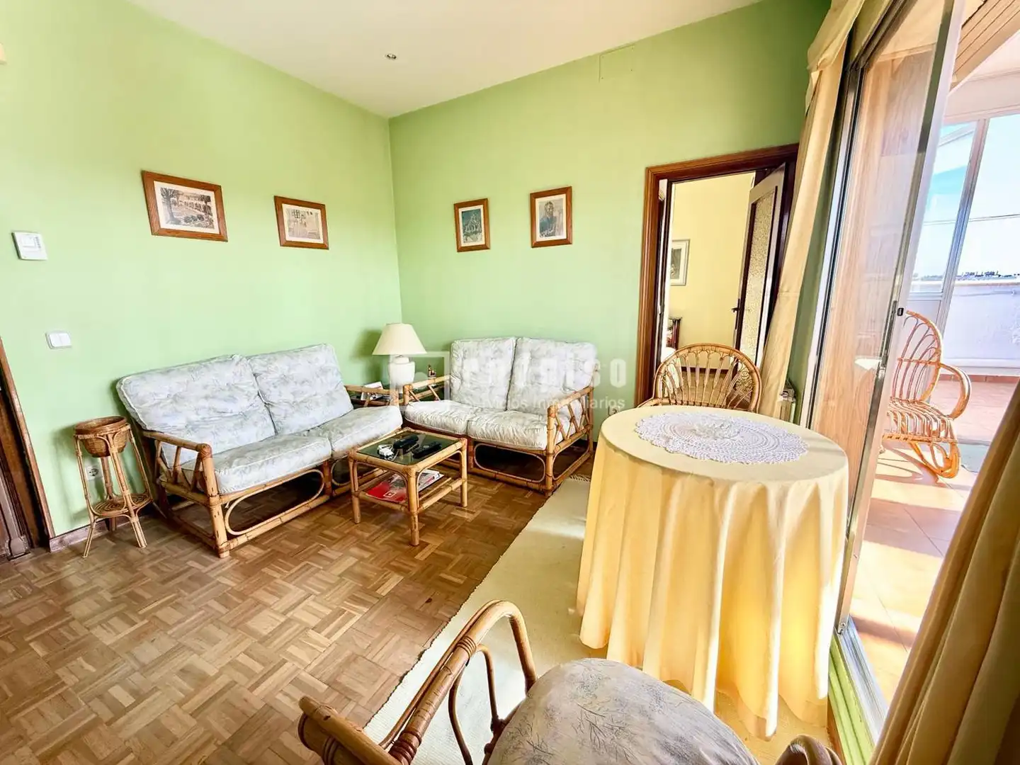 Sala d'estar de Pis en venda en Madrid amb Aire condicionat i Terrassa