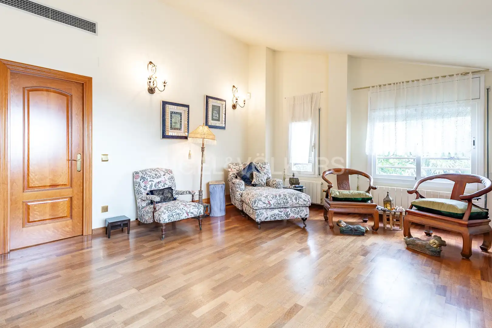 Sala d'estar de Casa o xalet en venda en Cabrils amb Aire condicionat, Calefacció i Jardí privat