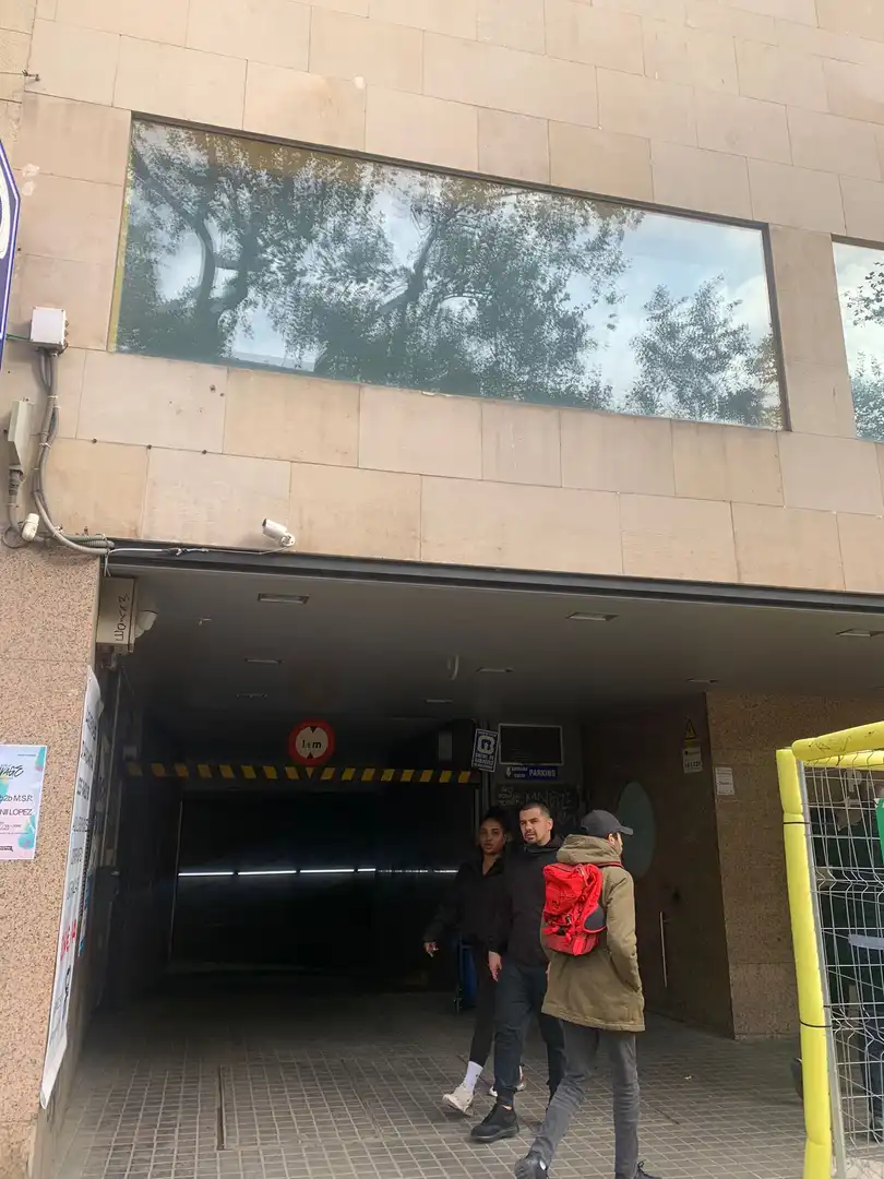 Aparcamiento con ascensor en venta en La Rambla 88