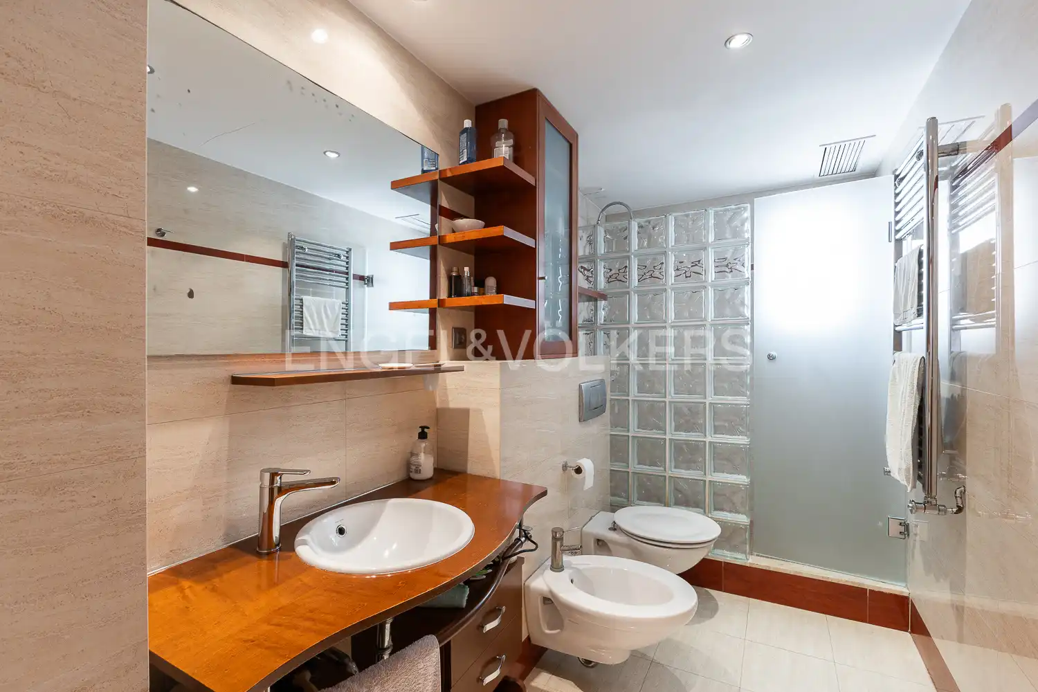 Baño de Apartamento en venta en Castellón de la Plana / Castelló de la Plana con Aire acondicionado, Calefacción y Parquet