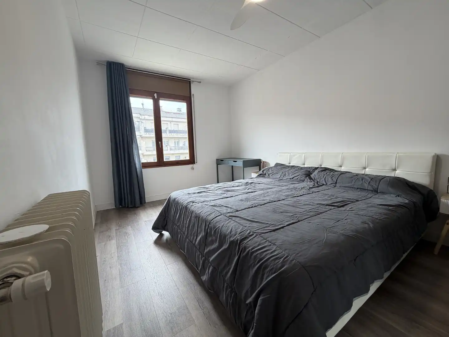 Habitación de Casa adosada en venta en Manlleu con Calefacción, Terraza y Balcón