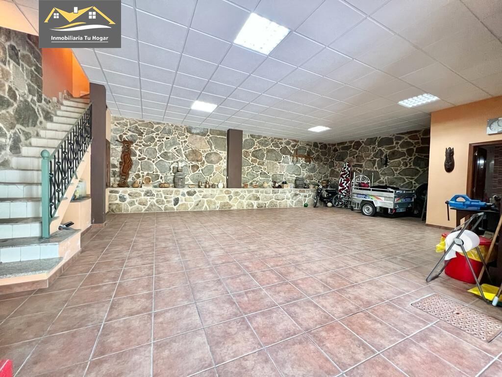 Casa o xalet en venda en Toén amb Calefacció, Jardí privat i Parquet