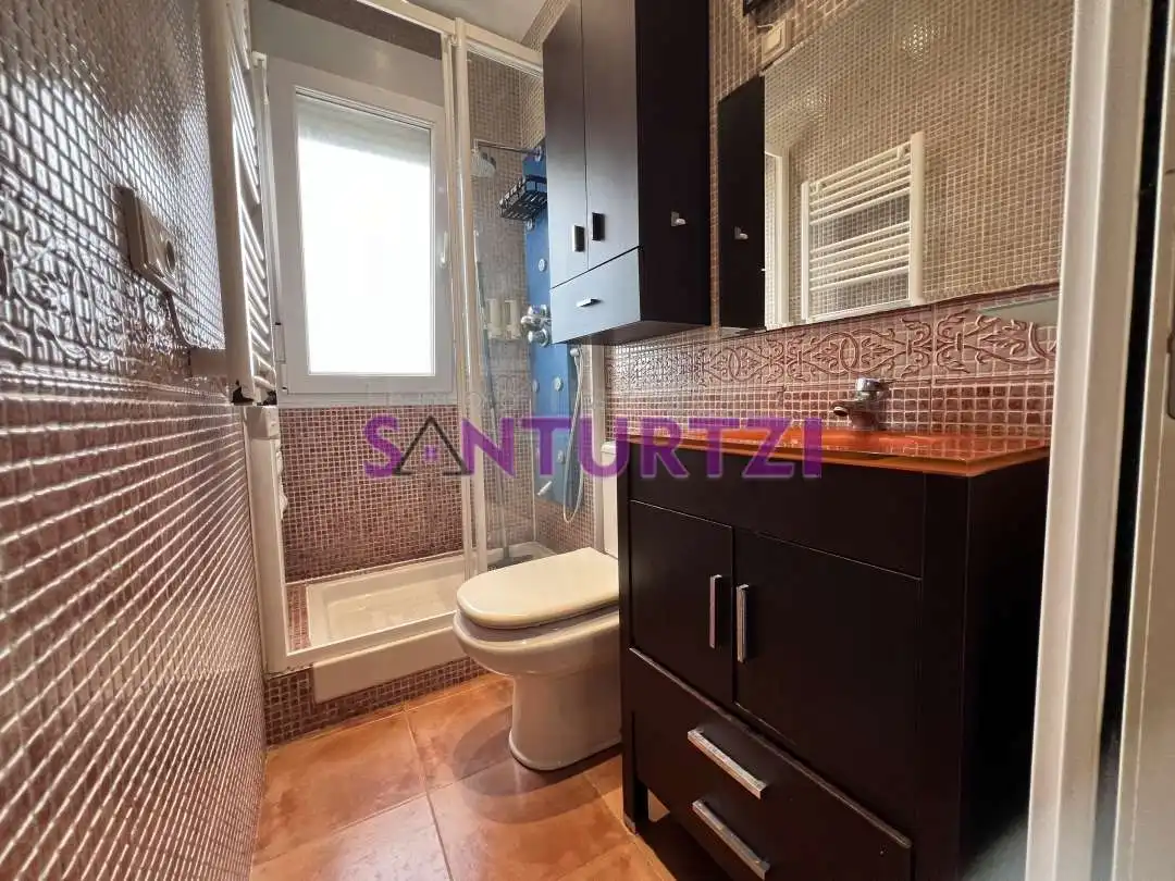 Baño de Piso en venta en Santurtzi  con Calefacción