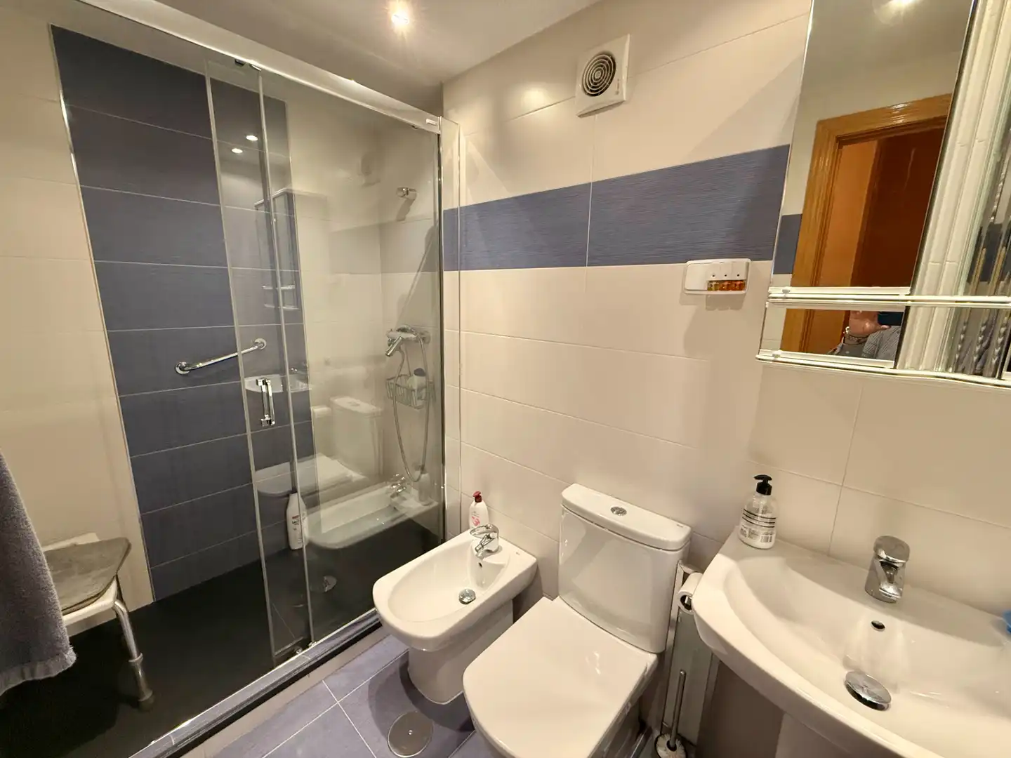 Bathroom of Flat for sale in Madrid  with Heating, Terrace and Storage room
