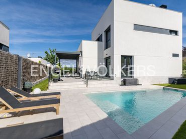 Casa amb balcó en venda a Colonia