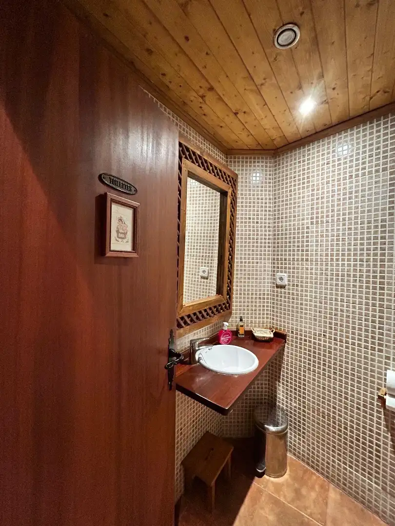 Baño de Finca rústica en venta en Alpens con Calefacción, Parquet y Amueblado