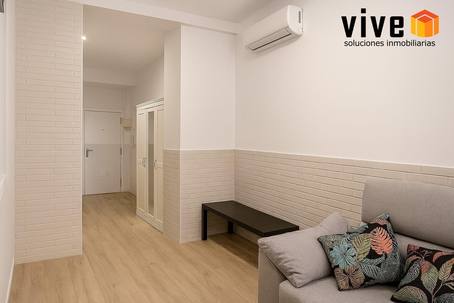 Habitación de Oficina en venta en  Sevilla Capital con Aire acondicionado y Amueblado