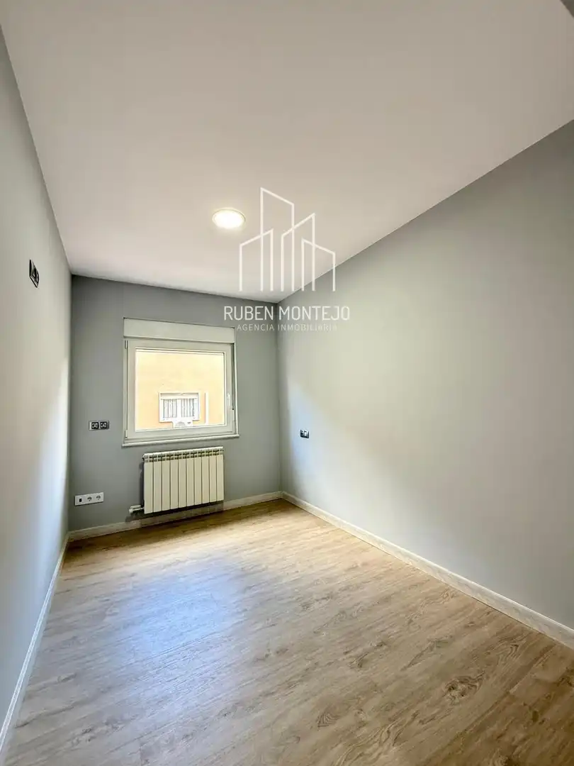 Bedroom of Flat for rent in Salamanca  with Heating, Parquet flooring and Terrace