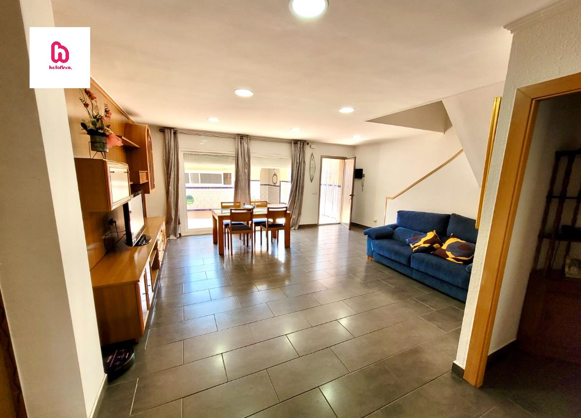Living room of House or chalet for sale in Santa Margarida I Els Monjos  with Air Conditioner, Private garden and Parquet flooring