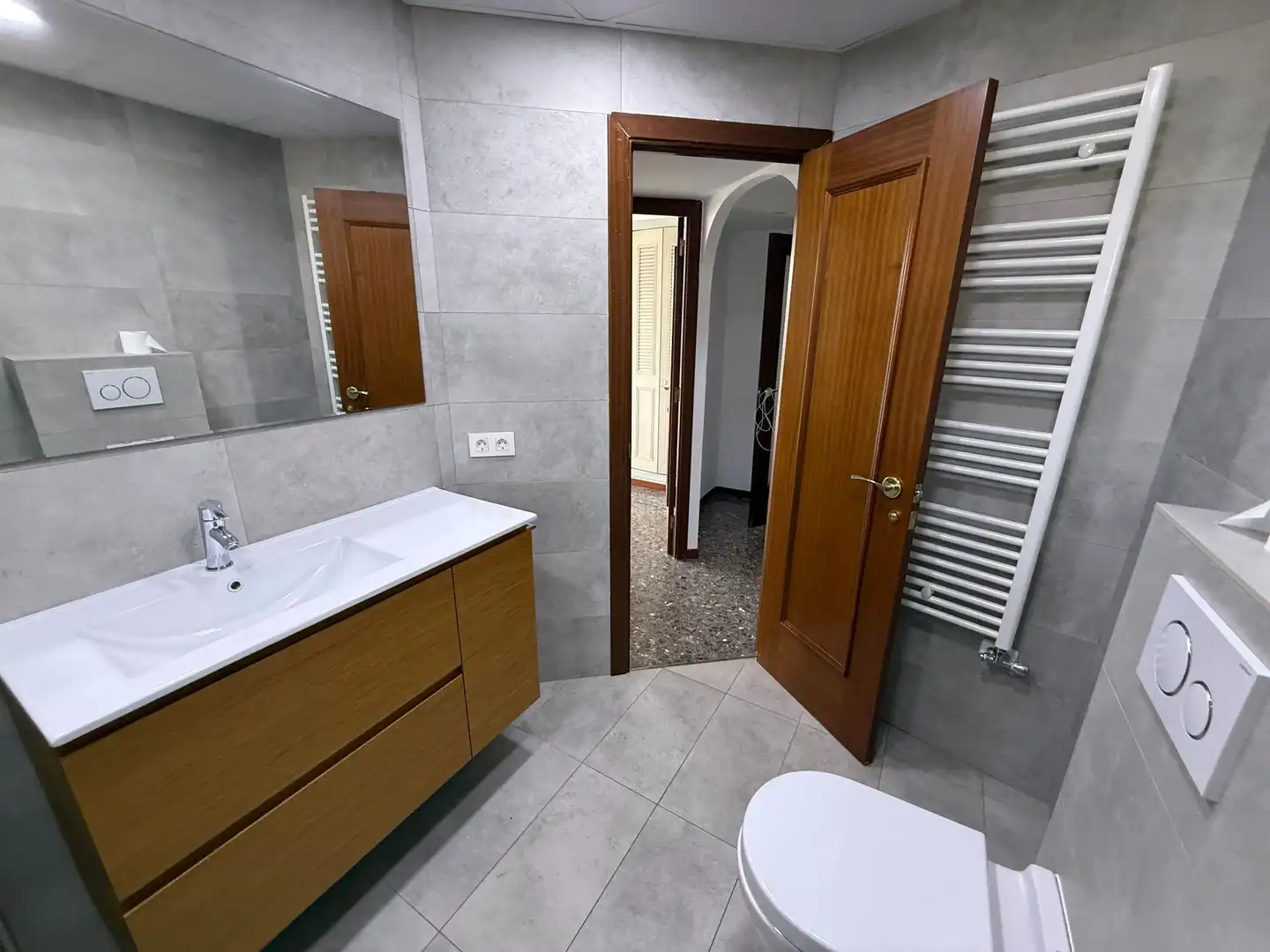 Baño de Piso de alquiler en Barcelona con Aire acondicionado y Calefacción