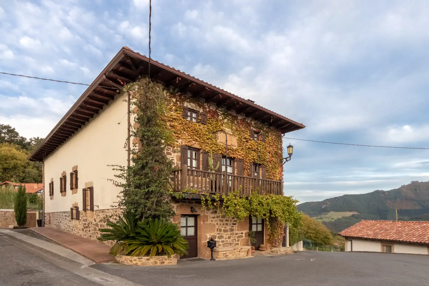 Vista exterior de Casa o chalet en venta en Galdames con Parquet, Trastero y Piscina