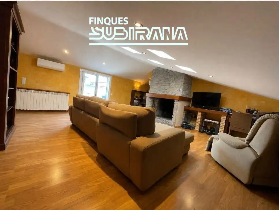 Sala d'estar de Dúplex en venda en Santa Margarida de Montbui amb Aire condicionat, Calefacció i Terrassa